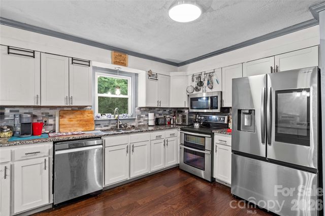 1130 24th Avenue Place NE, Hickory, NC 28601