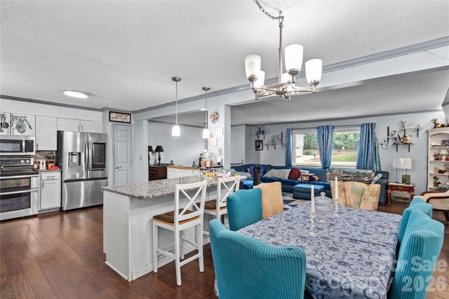 1130 24th Avenue Place NE, Hickory, NC 28601
