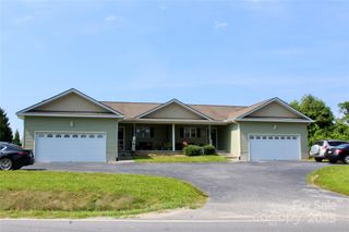 544 Tracy Grove Road, Flat Rock, NC 28731