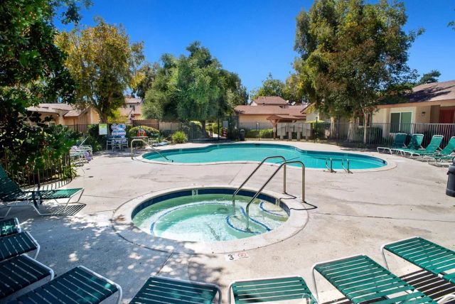 8524 De Soto 52, Canoga Park, CA 91304