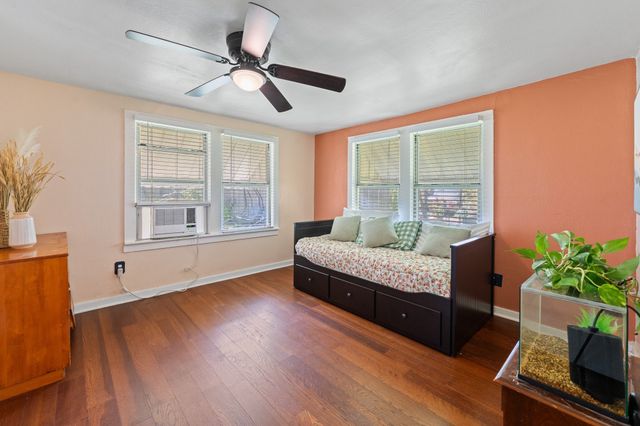 602 Harrisdale Avenue, River Oaks, TX 76114