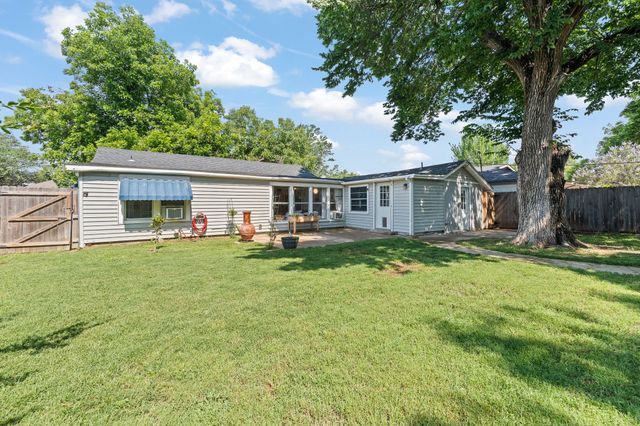 602 Harrisdale Avenue, River Oaks, TX 76114
