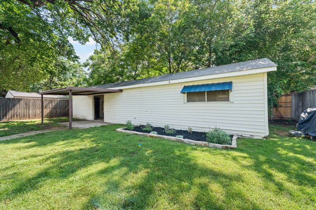 602 Harrisdale Avenue, River Oaks, TX 76114