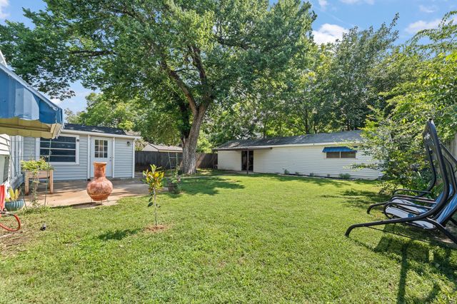 602 Harrisdale Avenue, River Oaks, TX 76114