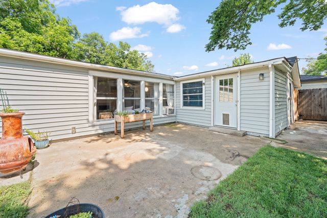 602 Harrisdale Avenue, River Oaks, TX 76114