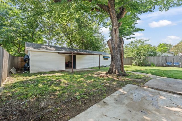 602 Harrisdale Avenue, River Oaks, TX 76114