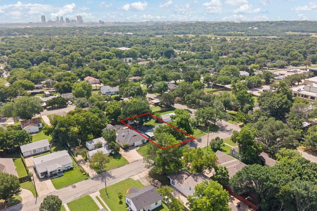 602 Harrisdale Avenue, River Oaks, TX 76114