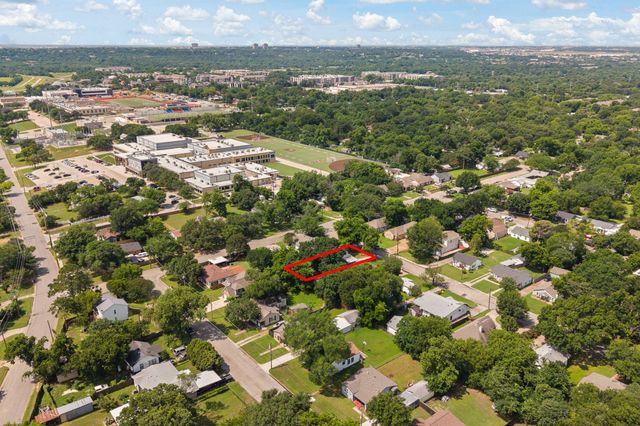 602 Harrisdale Avenue, River Oaks, TX 76114