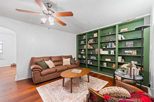 602 Harrisdale Avenue, River Oaks, TX 76114