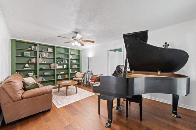 602 Harrisdale Avenue, River Oaks, TX 76114