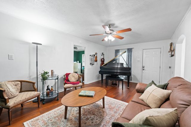 602 Harrisdale Avenue, River Oaks, TX 76114