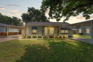 602 Harrisdale Avenue, River Oaks, TX 76114