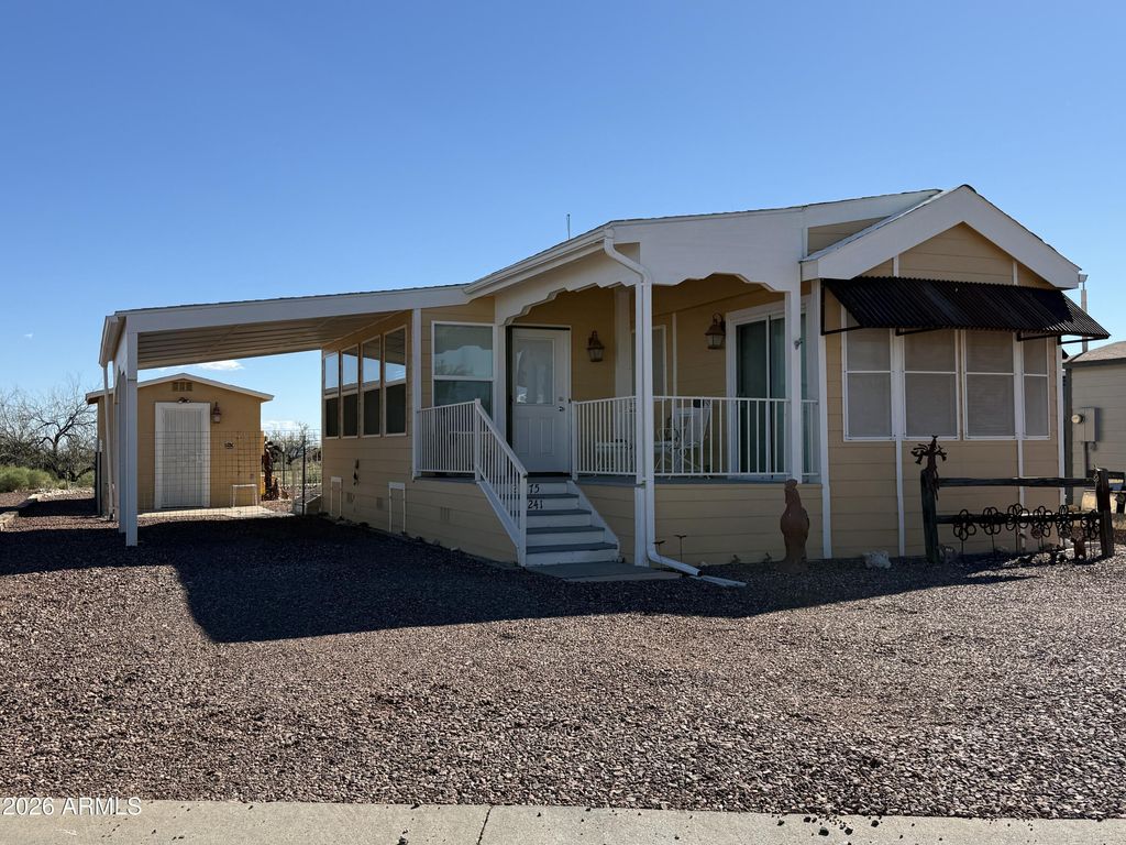 21175 W WESTWARD VIEW Road 241, Congress, AZ 85332