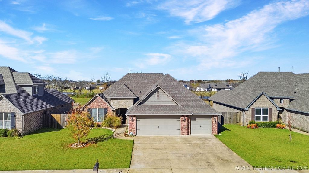 22803 E 104th Street S, Broken Arrow, OK 74014