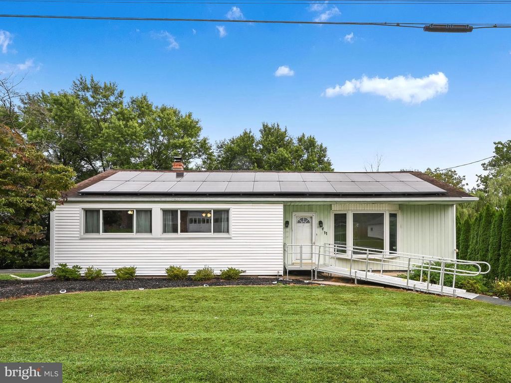 811 PLEASANTVIEW DR, Ephrata, PA 17522