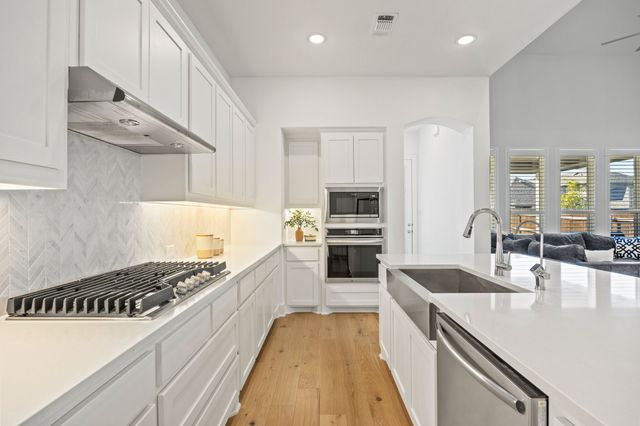 1807 Gateway Lane, Van Alstyne, TX 75495