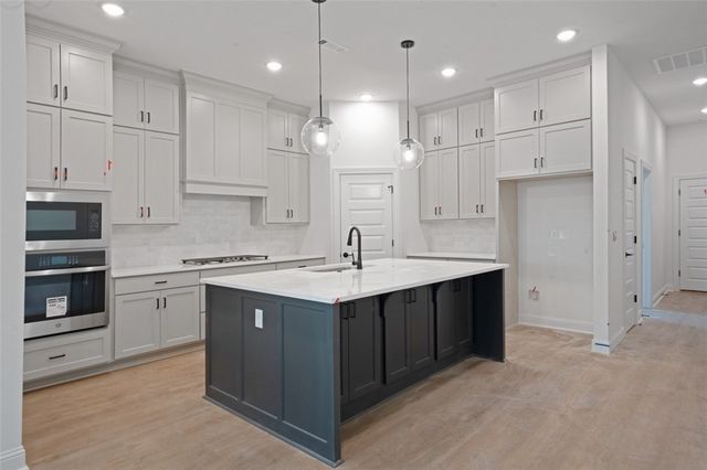 6810 Winterwood Avenue, Springdale, AR 72762