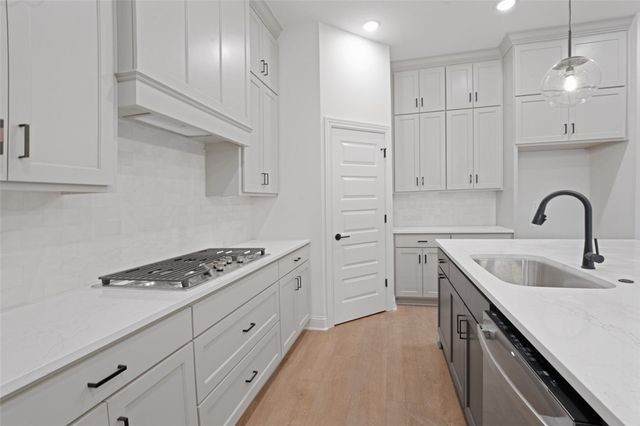 6810 Winterwood Avenue, Springdale, AR 72762