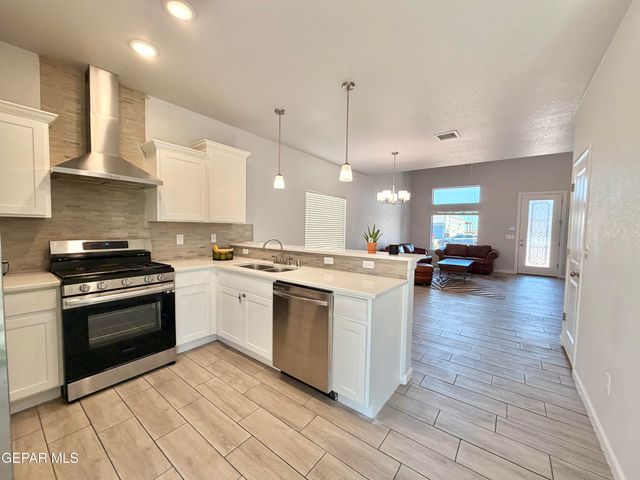 837 MAGNOLIA PARK Street, Santa Teresa, NM 88008