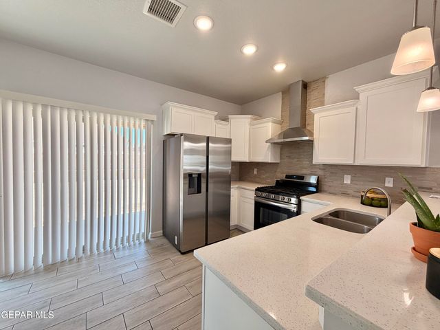 837 MAGNOLIA PARK Street, Santa Teresa, NM 88008