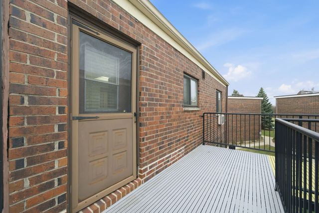 940 N Rohlwing Road 201A, Addison, IL 60101