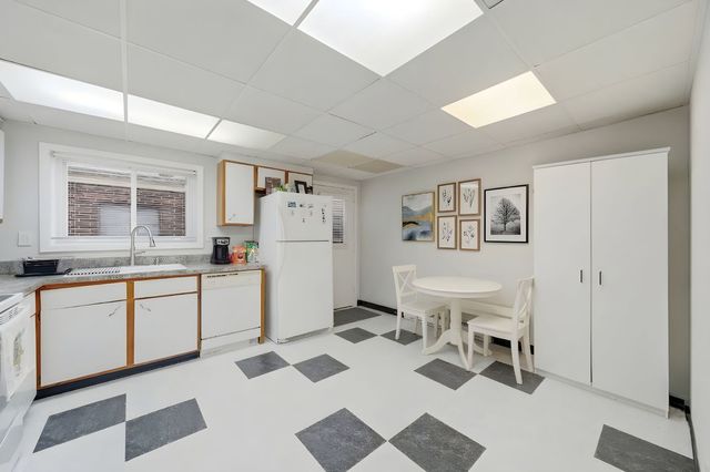 940 N Rohlwing Road 201A, Addison, IL 60101