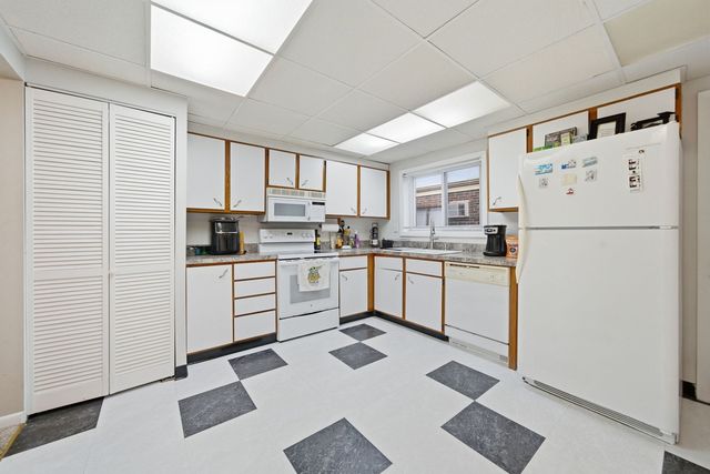 940 N Rohlwing Road 201A, Addison, IL 60101