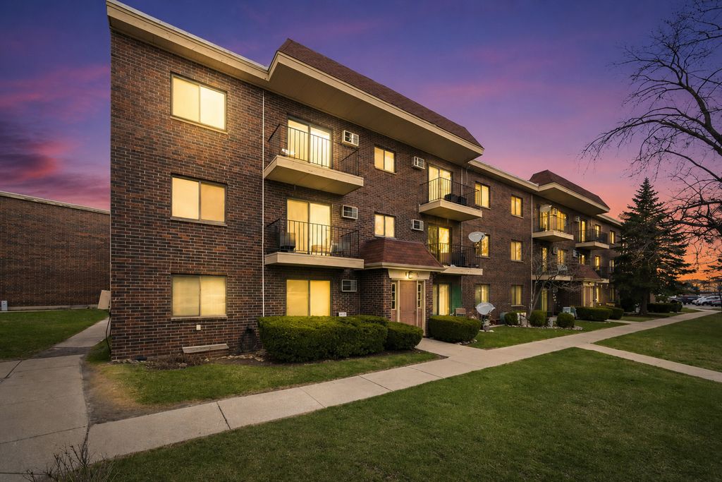 940 N Rohlwing Road 201A, Addison, IL 60101 — photo 2