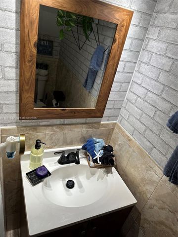 5481 NW 171st Ter 1, Miami Gardens, FL 33055