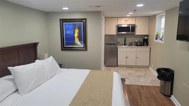 6585 Buckhurst Trail, Atlanta, GA 30349