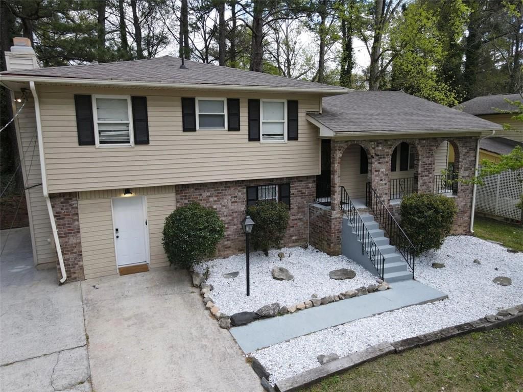 6585 Buckhurst Trail, Atlanta, GA 30349