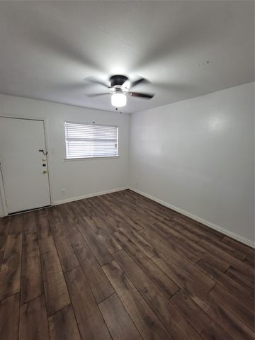3520 Parkridge Drive 114, Dallas, TX 75234