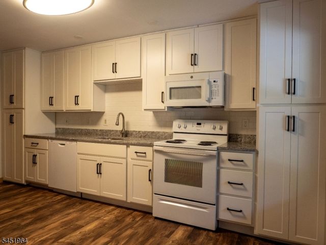 22 Hoffmans Crossing Rd, Lebanon Twp., NJ 07830