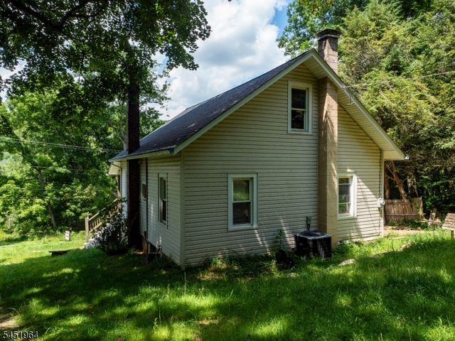 22 Hoffmans Crossing Rd, Lebanon Twp., NJ 07830