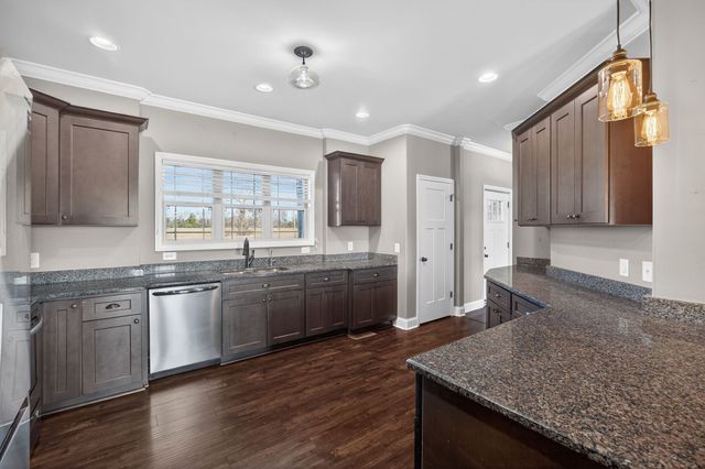 1347 Neil Rd, Chapel Hill, TN 37034