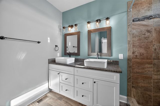 1347 Neil Rd, Chapel Hill, TN 37034