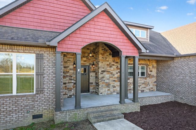 1347 Neil Rd, Chapel Hill, TN 37034