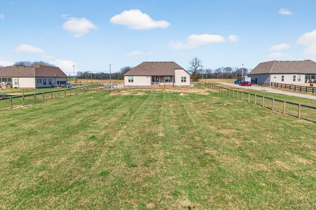 1347 Neil Rd, Chapel Hill, TN 37034