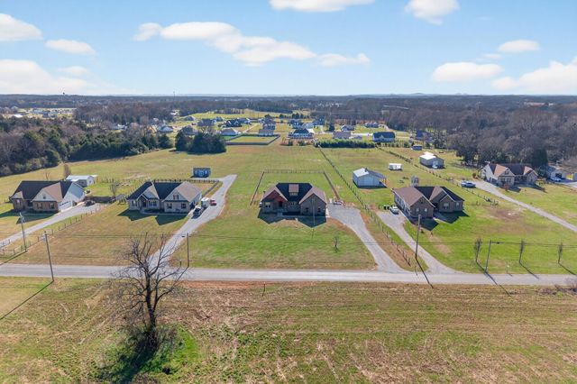 1347 Neil Rd, Chapel Hill, TN 37034