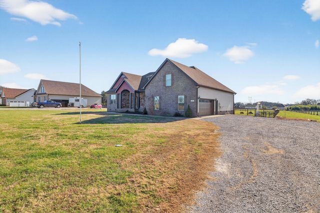 1347 Neil Rd, Chapel Hill, TN 37034