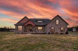 1347 Neil Rd, Chapel Hill, TN 37034