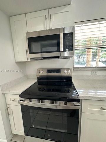 3261 NW 103rd Ter 102-D, Coral Springs, FL 33065