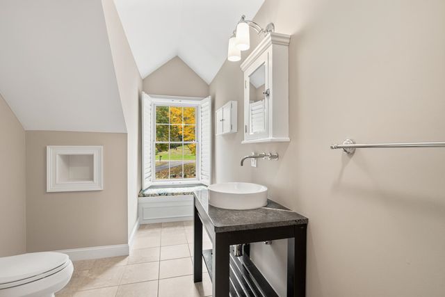 22 MILLS FALLS Road, Barrington, NH 03825