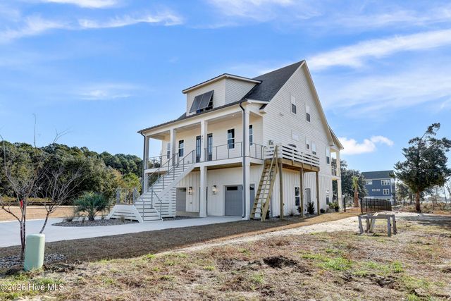 828 Lake Willow Way, Holly Ridge, NC 28445