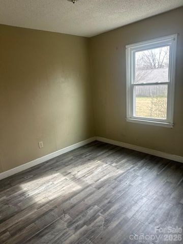 1323 7th Street, Statesville, NC 28677