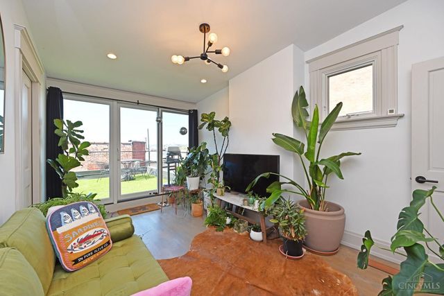 1921 Vine Street, Cincinnati, OH 45202