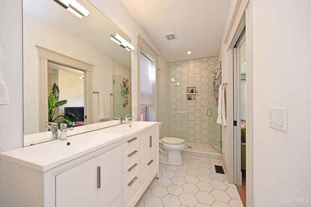 1921 Vine Street, Cincinnati, OH 45202