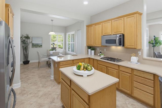 1781 Blackbird Ln, Lincoln, CA 95648