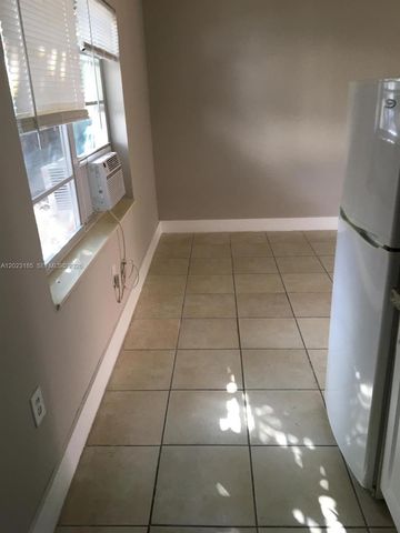 520 SW 4th St 4, Miami, FL 33130