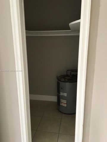 520 SW 4th St 4, Miami, FL 33130